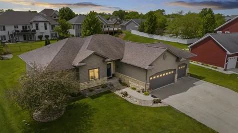 2709 Falcon Lane Cedar Falls IA 50613