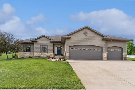 2709 Falcon Lane Cedar Falls IA 50613