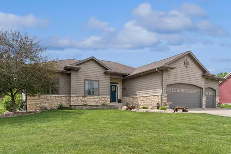 2709 Falcon Lane Cedar Falls IA 50613