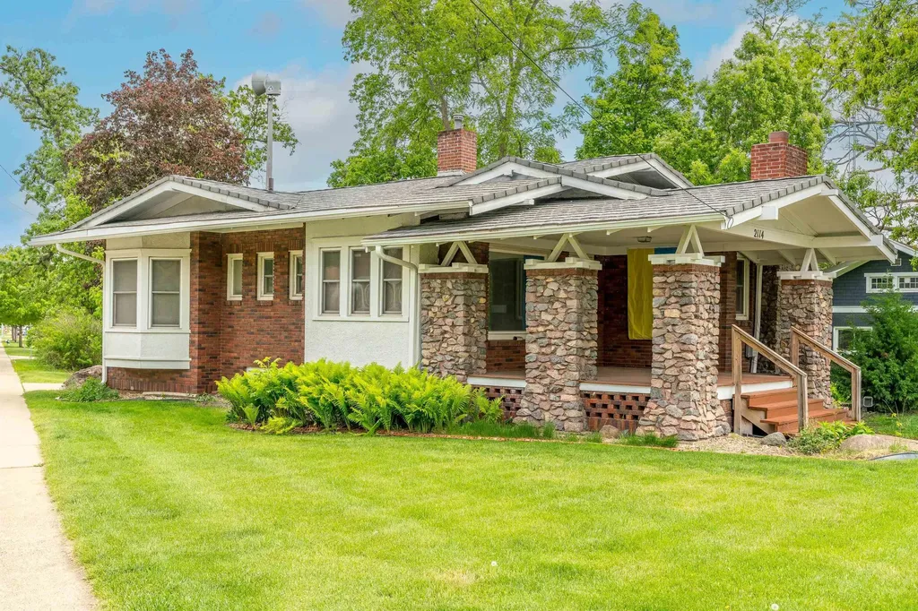 2114 California Street Cedar Falls IA 50613
