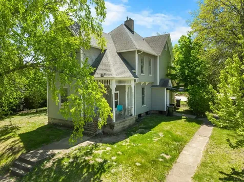 526 W 8th Street Cedar Falls IA 50613