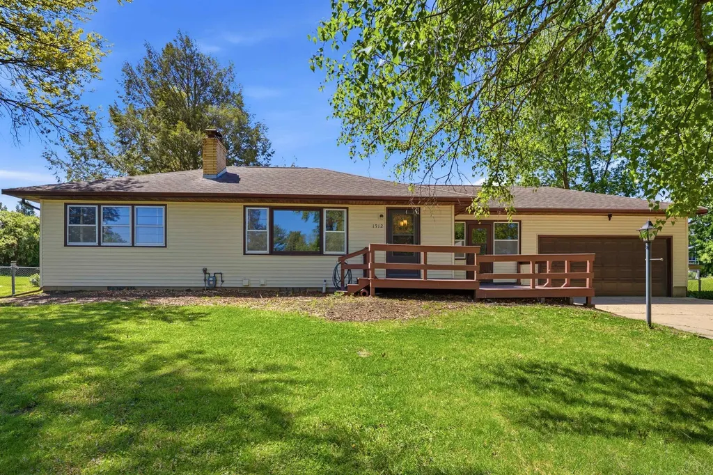 1912 Four Winds Drive Cedar Falls IA 50613