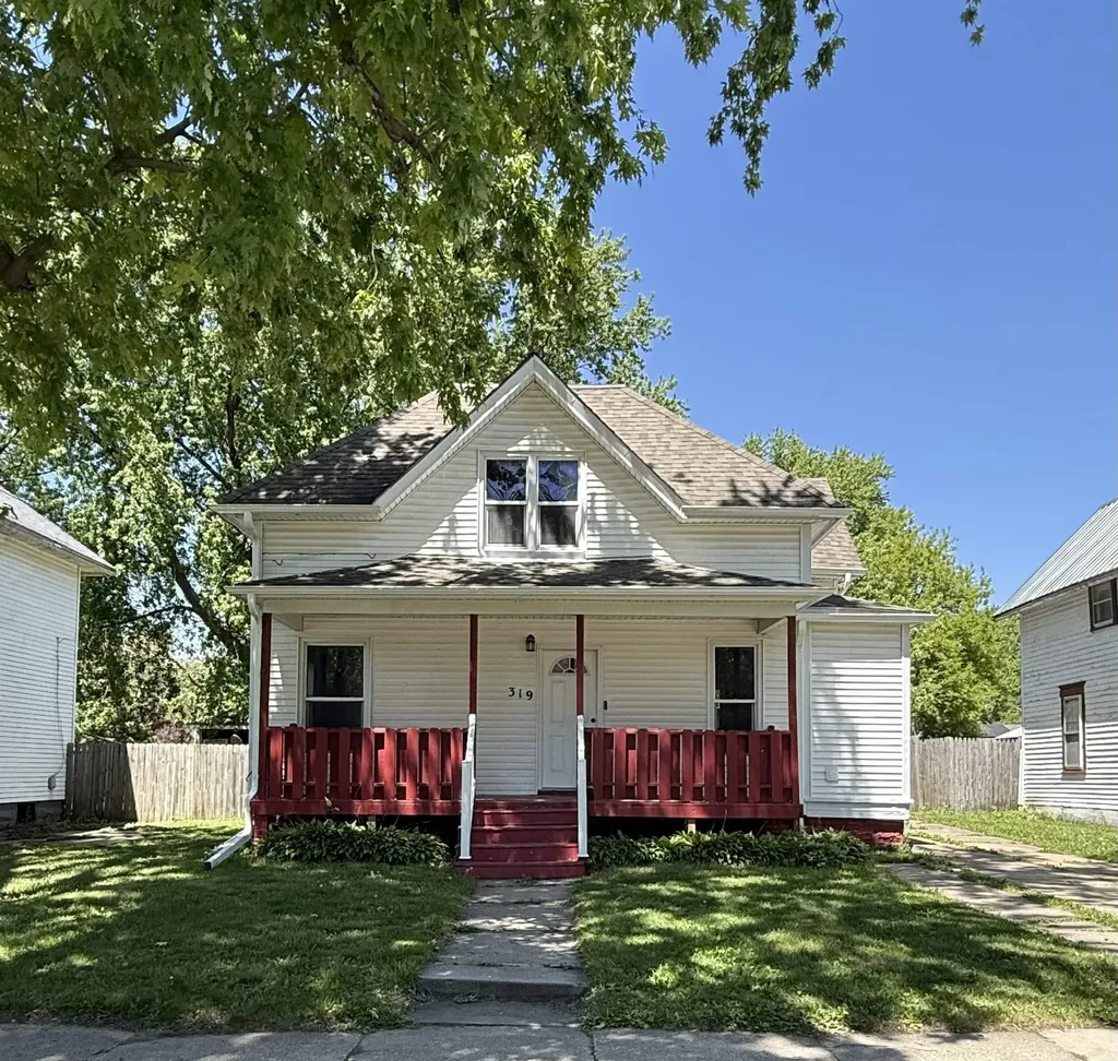 319 2nd Street NW Street Oelwein IA 50662