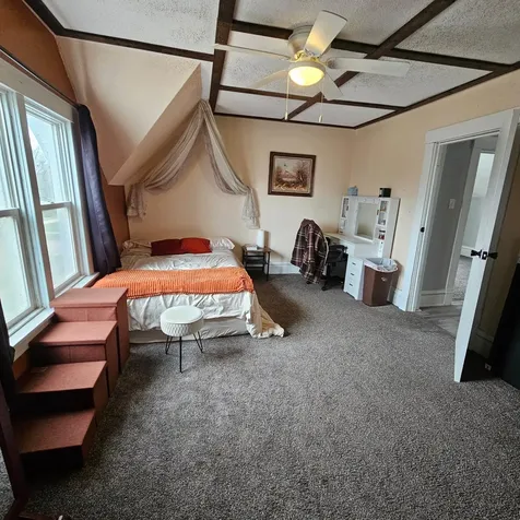 319 2nd Street NW Street Oelwein IA 50662