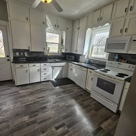 319 2nd Street NW Street Oelwein IA 50662