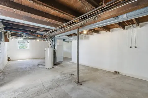 2082 Jamestown Avenue Independence IA 50644