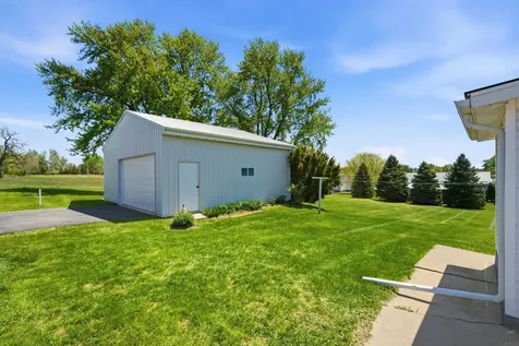 2082 Jamestown Avenue Independence IA 50644