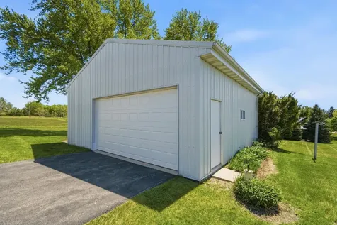 2082 Jamestown Avenue Independence IA 50644