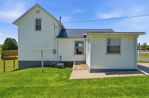 2082 Jamestown Avenue Independence IA 50644