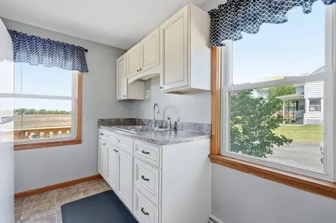 2082 Jamestown Avenue Independence IA 50644