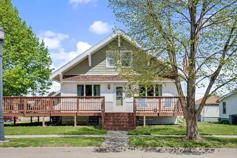 704 2nd Avenue SE Dyersville IA 52040