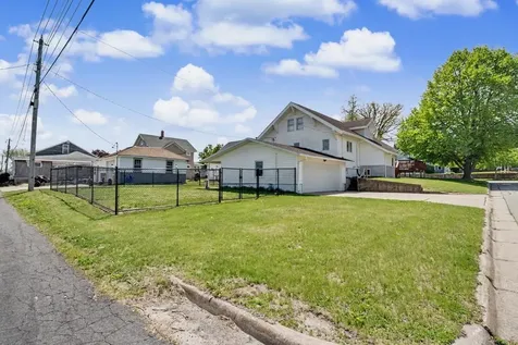 704 2nd Avenue SE Dyersville IA 52040