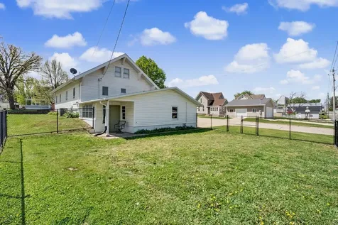 704 2nd Avenue SE Dyersville IA 52040