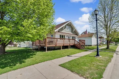 704 2nd Avenue SE Dyersville IA 52040