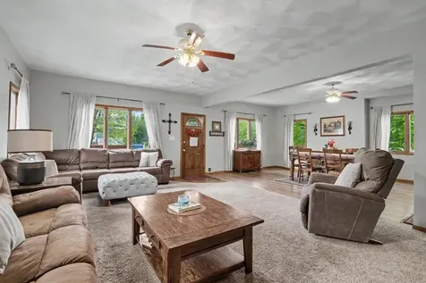 704 2nd Avenue SE Dyersville IA 52040