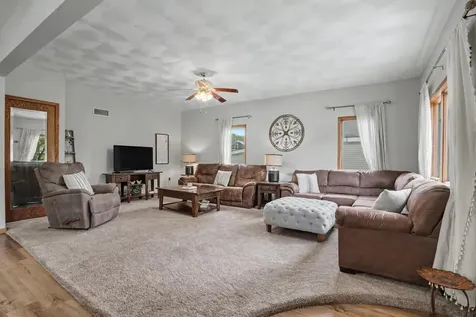 704 2nd Avenue SE Dyersville IA 52040