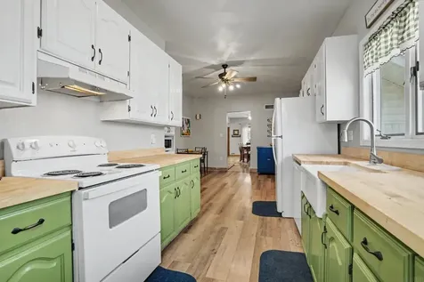 704 2nd Avenue SE Dyersville IA 52040