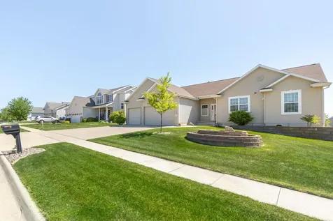 1502 Quail Ridge Road Cedar Falls IA 50613