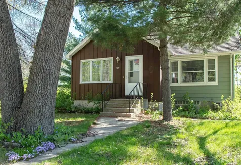 1919 Cypress Avenue Cedar Falls IA 50613
