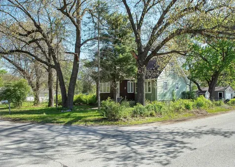 1919 Cypress Avenue Cedar Falls IA 50613
