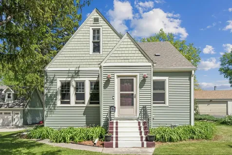 2618 Cedar Heights Drive Cedar Falls IA 50613