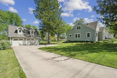 2618 Cedar Heights Drive Cedar Falls IA 50613