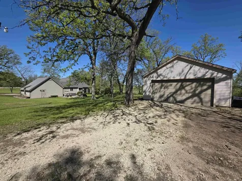 2208 Jefferson Road Manchester IA 52057
