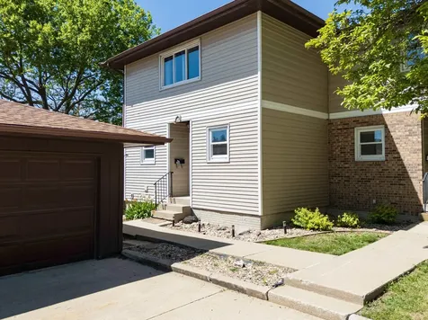 2122 Bicentennial Drive Cedar Falls IA 50613