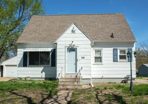 706 Kern Waterloo IA 50703