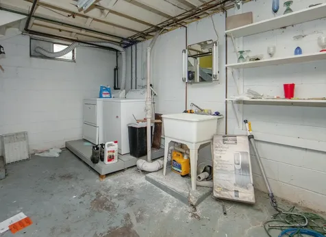 706 Kern Waterloo IA 50703