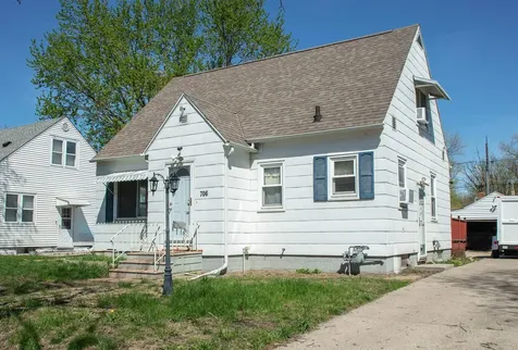 706 Kern Waterloo IA 50703