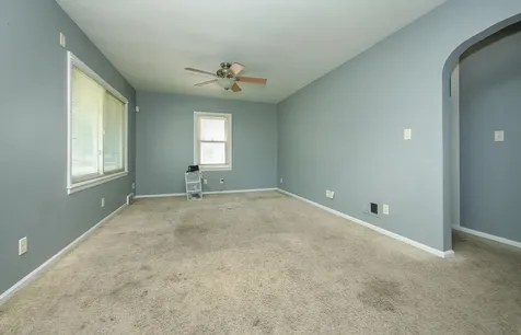 706 Kern Waterloo IA 50703