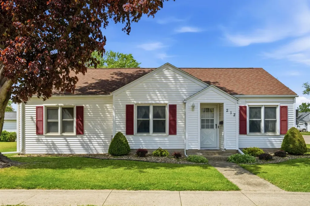 Manchester IA, 212 Clara Avenue