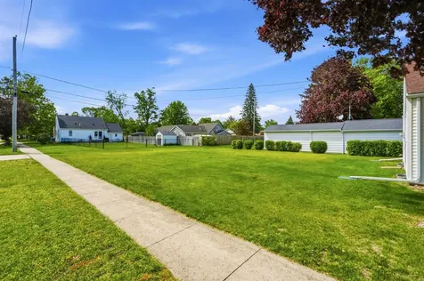 212 Clara Avenue Manchester IA 52057