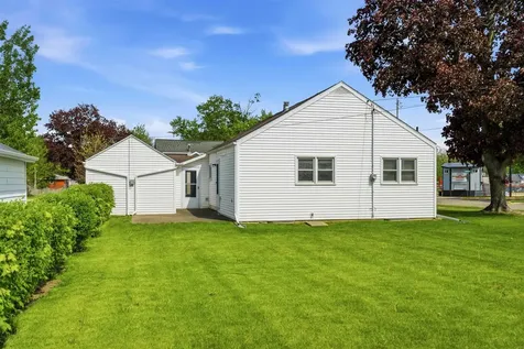 212 Clara Avenue Manchester IA 52057