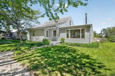 1115 W 10th Street Cedar Falls IA 50613