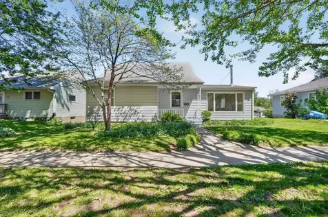 1115 W 10th Street Cedar Falls IA 50613