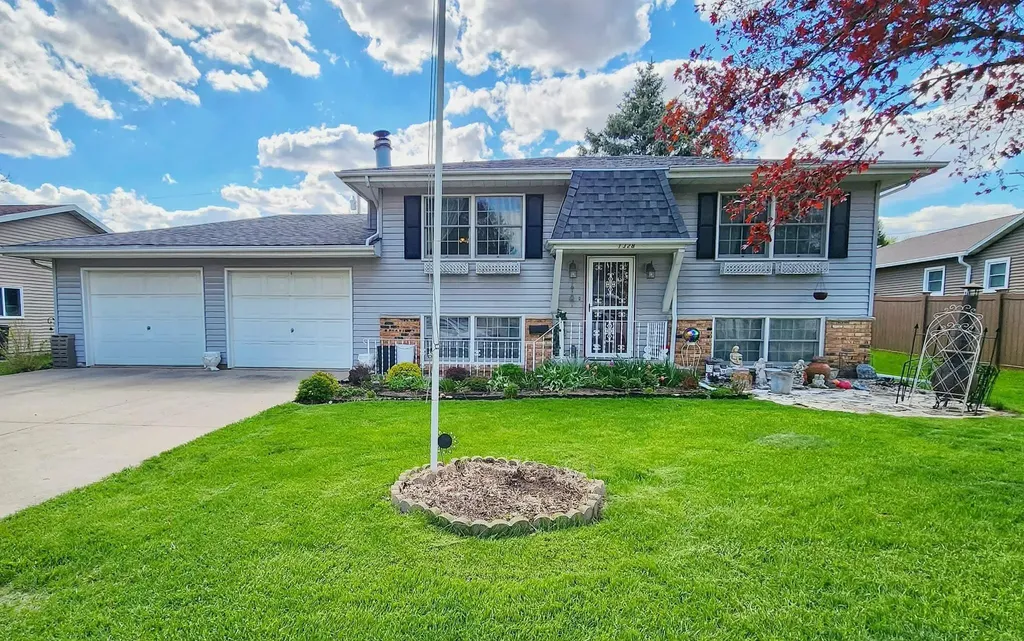 1328 N 5th Street Manchester IA 52057