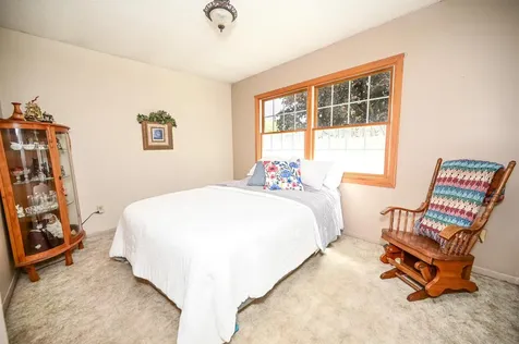1328 N 5th Street Manchester IA 52057