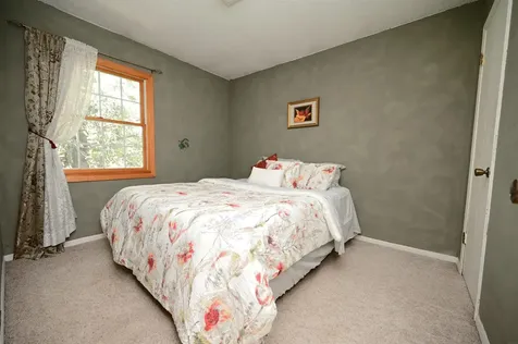 1328 N 5th Street Manchester IA 52057