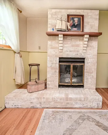 1328 N 5th Street Manchester IA 52057