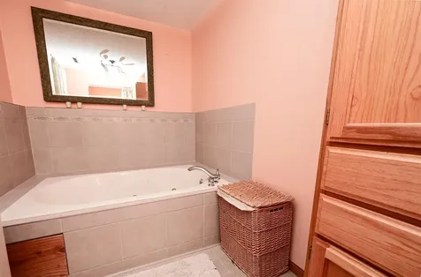 1328 N 5th Street Manchester IA 52057