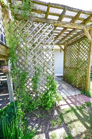 1328 N 5th Street Manchester IA 52057