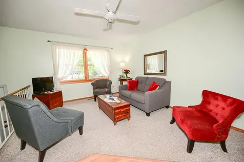 1328 N 5th Street Manchester IA 52057