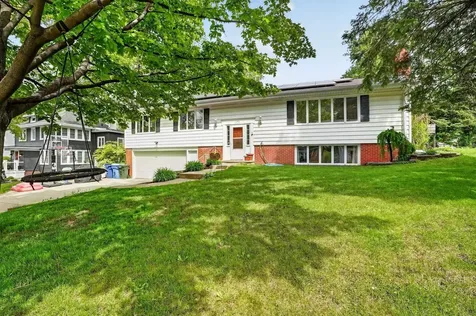 171 Lovejoy Avenue Waterloo IA 50701