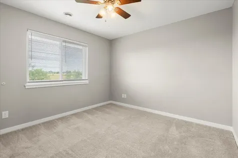 4332 S Mourning Dove Drive Waterloo IA 50702