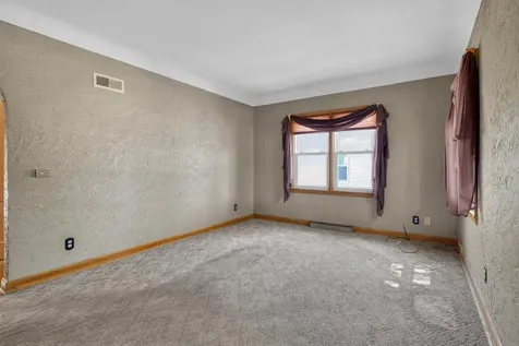 928 W Parker Street Waterloo IA 50703