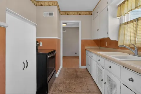 928 W Parker Street Waterloo IA 50703