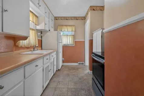 928 W Parker Street Waterloo IA 50703