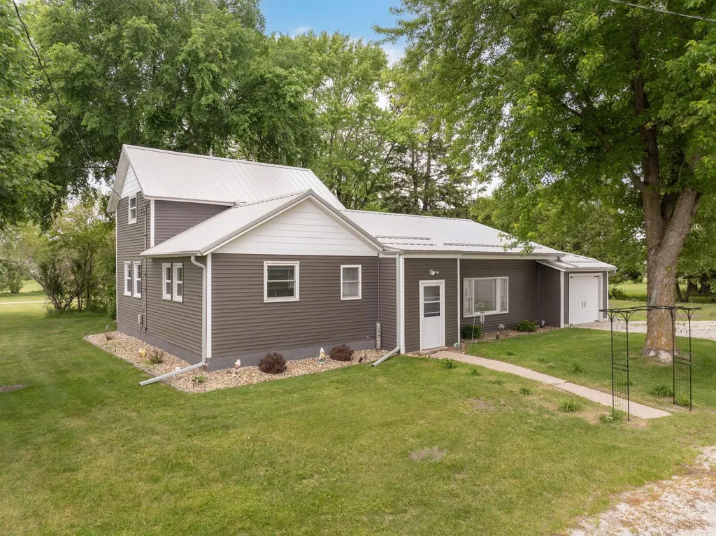 716 E 13th Street Sumner IA 50674